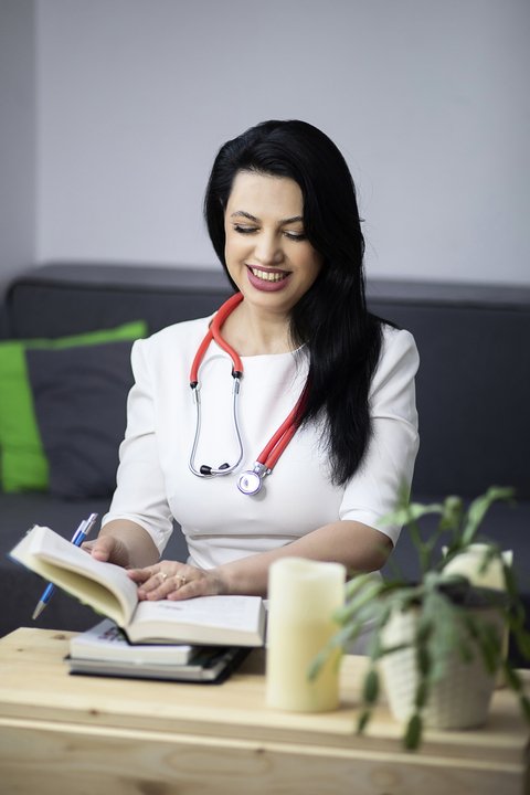 Dr. Oana Corfariu